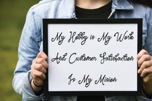 Ringed Love Handwritten Font 1