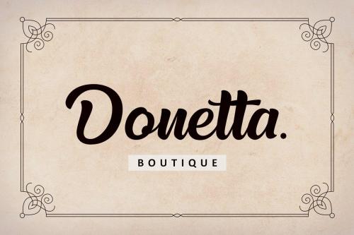 Realistica Script Font 4