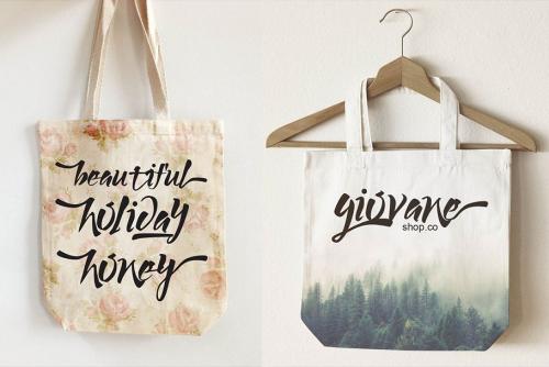 Lucky Dream Script Font