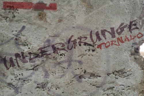 Undergrunge Tornado Font