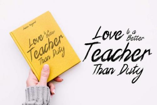 Xander Bruce Brush Font